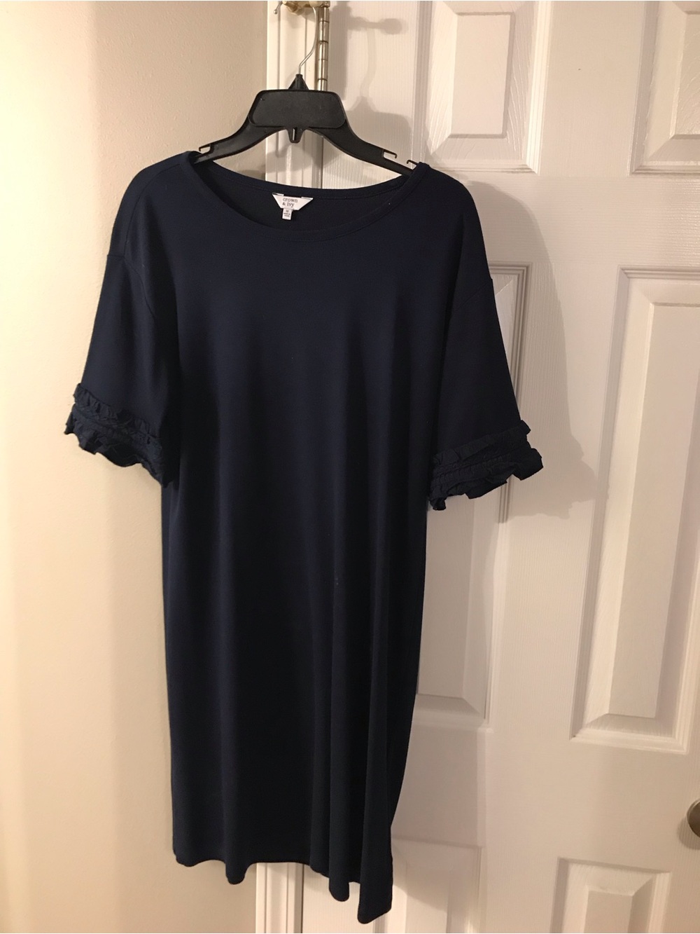 crown & ivy Navy Ruffle-Sleeve Midi Shift Dress